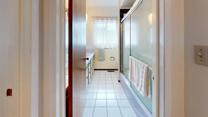 Photo 9 at 2540 E 25th Avenue, Renfrew Heights, Vancouver East
