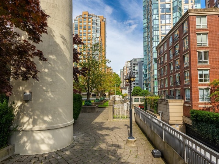 Photo 37 at 401 - 1238 Richards Street, Yaletown, Vancouver West