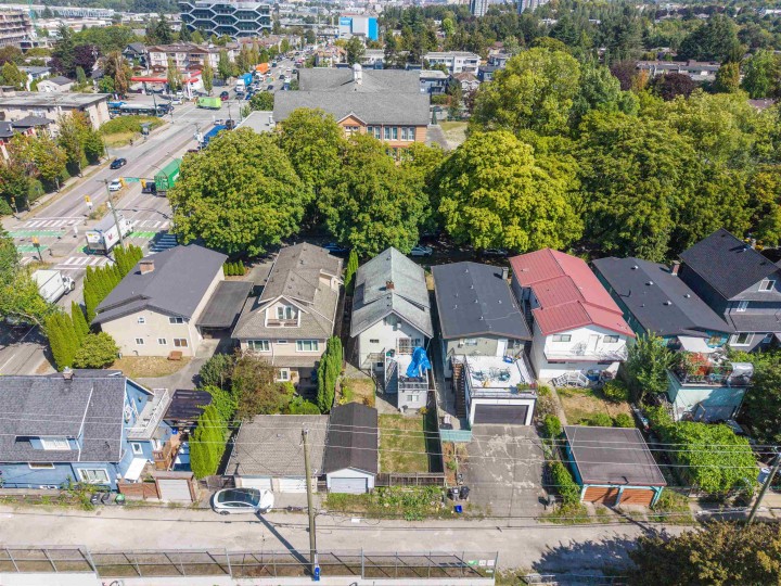 Photo 3 at 1324 E 10th Avenue, Grandview Woodland, Vancouver East