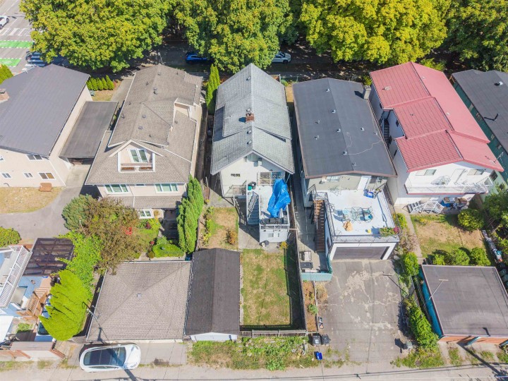 Photo 5 at 1324 E 10th Avenue, Grandview Woodland, Vancouver East