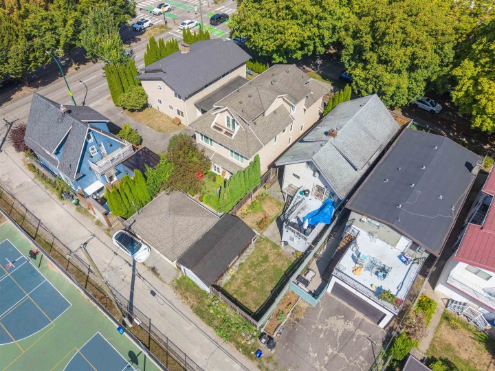 Photo 4 at 1324 E 10th Avenue, Grandview Woodland, Vancouver East
