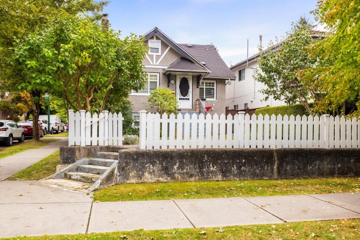 Photo 4 at 404 W 18th Avenue, Cambie, Vancouver West