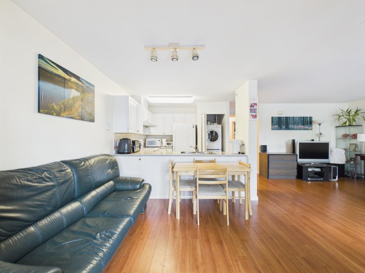 Photo 6 at 208 - 2677 Broadway Street, Renfrew VE, Vancouver East