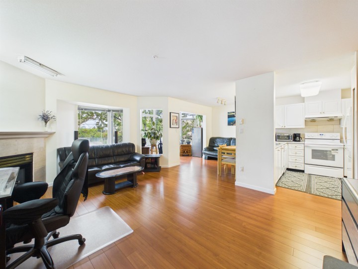 Photo 12 at 208 - 2677 Broadway Street, Renfrew VE, Vancouver East
