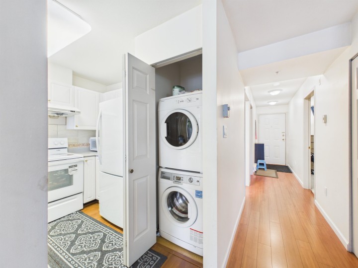 Photo 14 at 208 - 2677 Broadway Street, Renfrew VE, Vancouver East