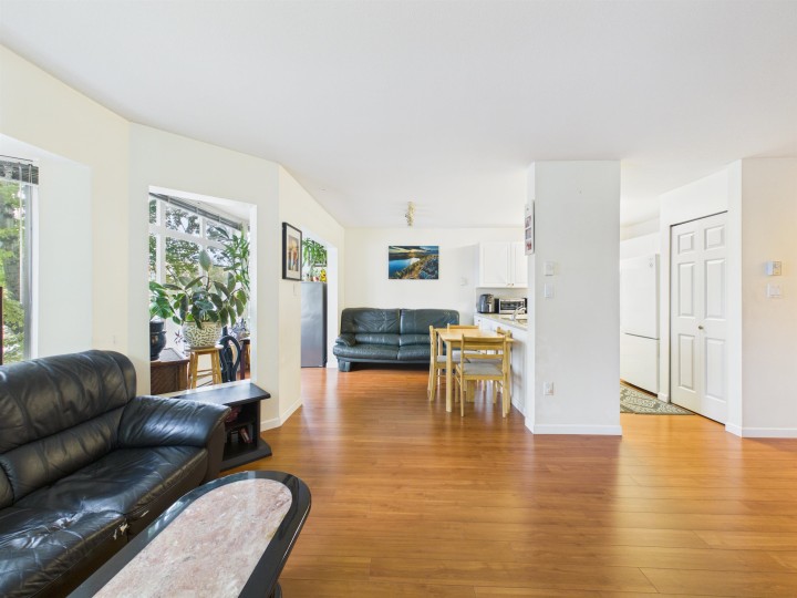 Photo 11 at 208 - 2677 Broadway Street, Renfrew VE, Vancouver East