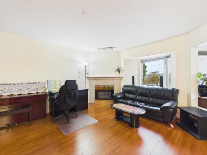 Photo 4 at 208 - 2677 Broadway Street, Renfrew VE, Vancouver East