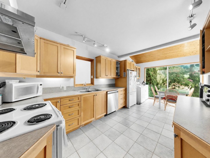Photo 4 at 4058 W 17th Avenue, Dunbar, Vancouver West