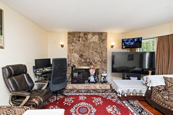 Photo 2 at 328 E 49th Avenue, South Vancouver, Vancouver East