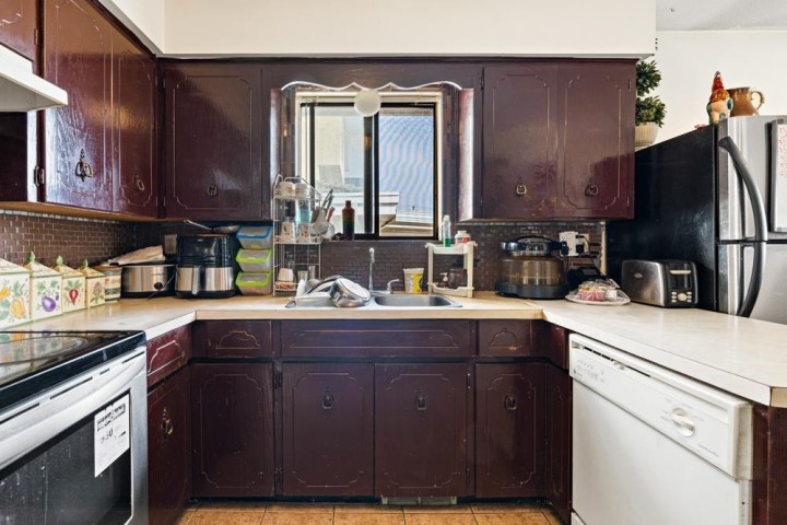 Photo 7 at 328 E 49th Avenue, South Vancouver, Vancouver East