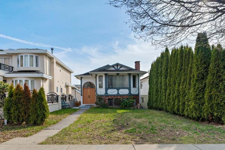 Photo 1 at 328 E 49th Avenue, South Vancouver, Vancouver East