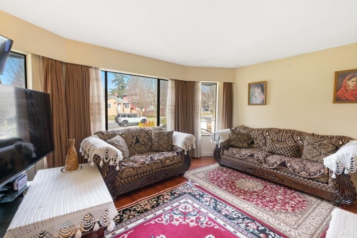 Photo 5 at 328 E 49th Avenue, South Vancouver, Vancouver East