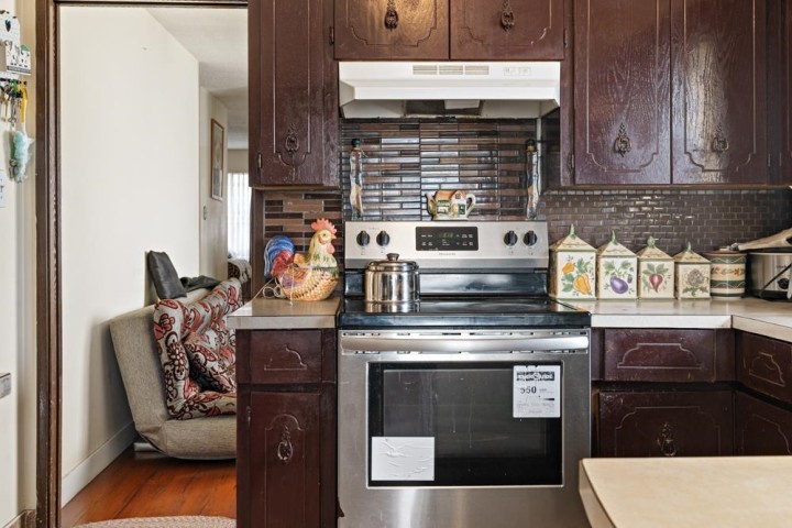Photo 9 at 328 E 49th Avenue, South Vancouver, Vancouver East