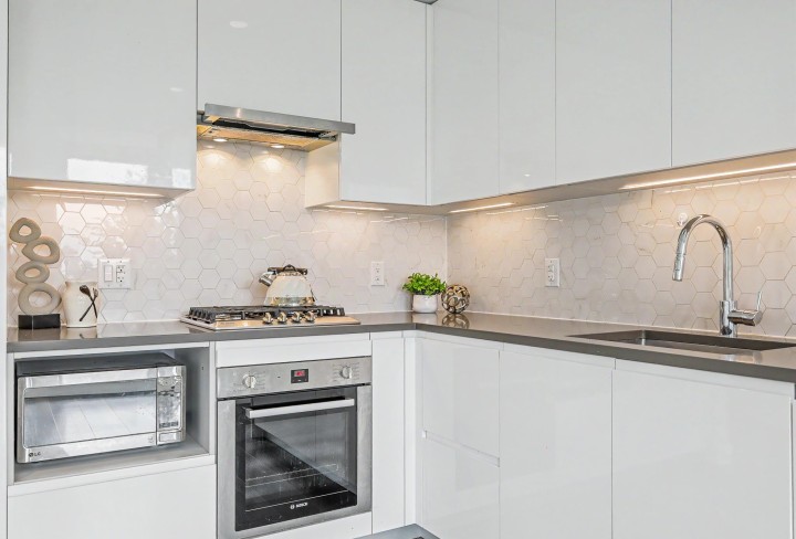 Photo 9 at 210 - 8138 Fraser Street, South Vancouver, Vancouver East