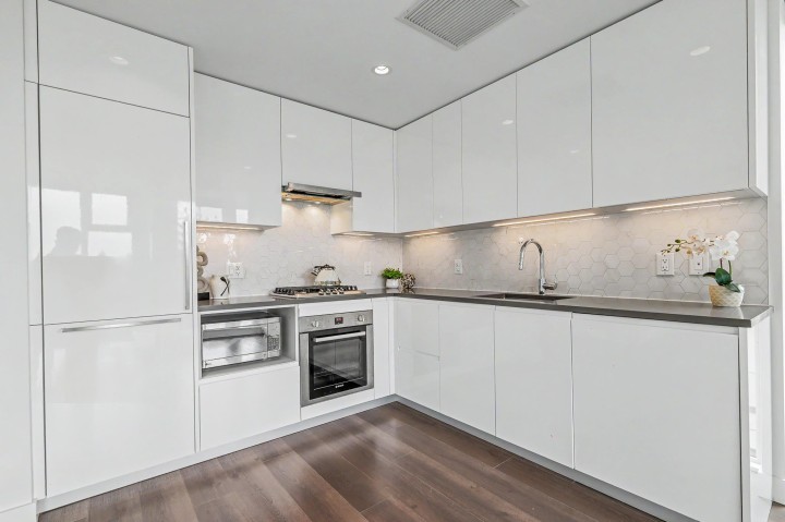 Photo 10 at 210 - 8138 Fraser Street, South Vancouver, Vancouver East
