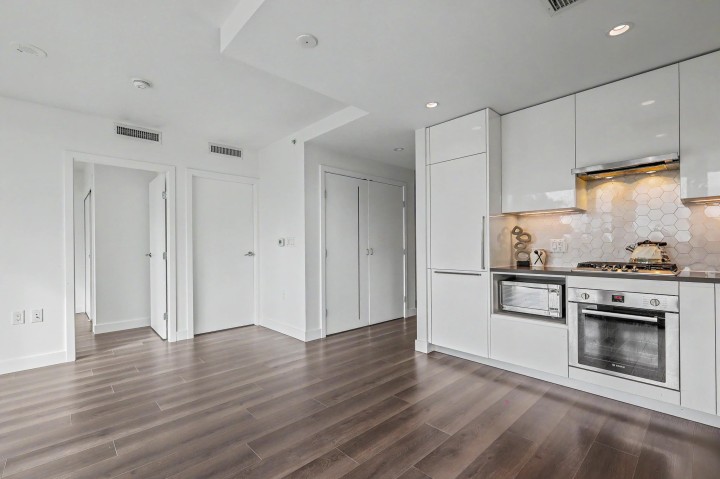 Photo 8 at 210 - 8138 Fraser Street, South Vancouver, Vancouver East