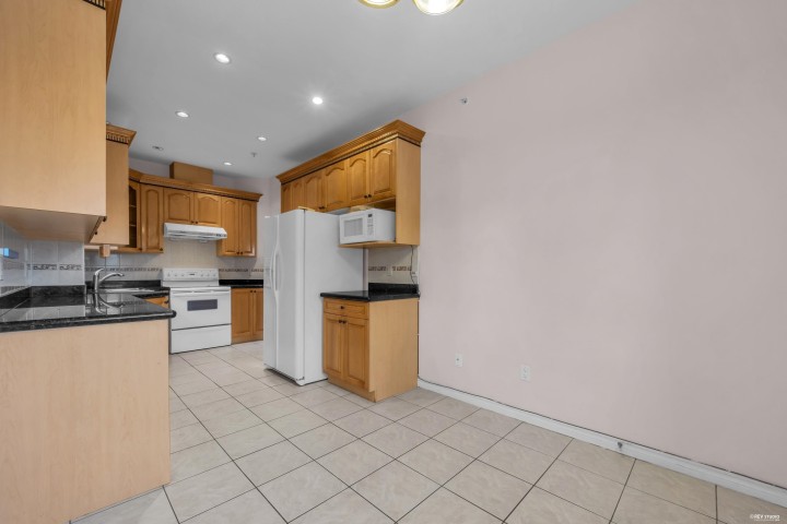 Photo 10 at 1988 Nanaimo Street, Renfrew VE, Vancouver East