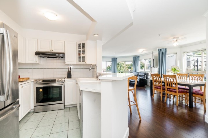 Photo 2 at 206 - 3615 W 17th Avenue, Dunbar, Vancouver West
