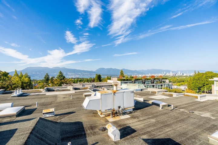 Photo 32 at 206 - 3615 W 17th Avenue, Dunbar, Vancouver West