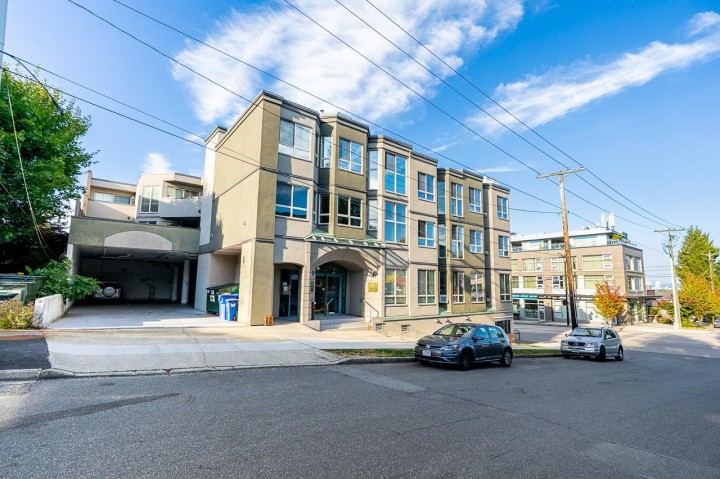 Photo 5 at 206 - 3615 W 17th Avenue, Dunbar, Vancouver West