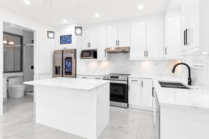 Photo 12 at 333 E 64th Avenue, South Vancouver, Vancouver East