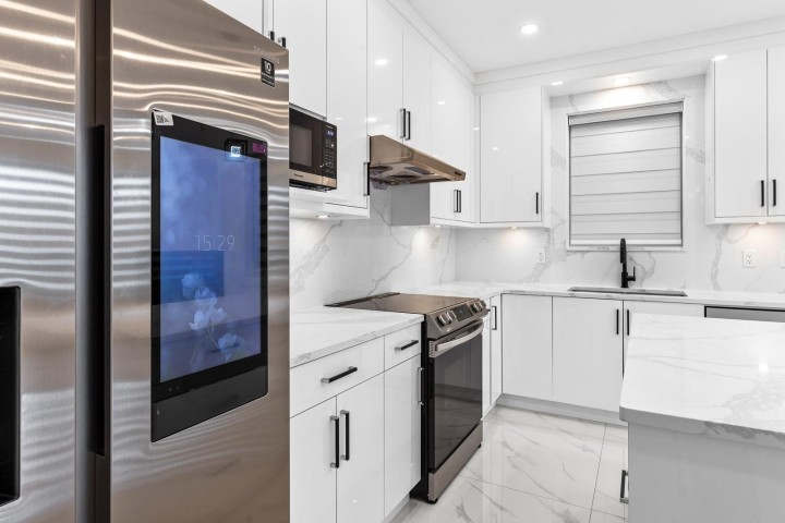 Photo 14 at 333 E 64th Avenue, South Vancouver, Vancouver East