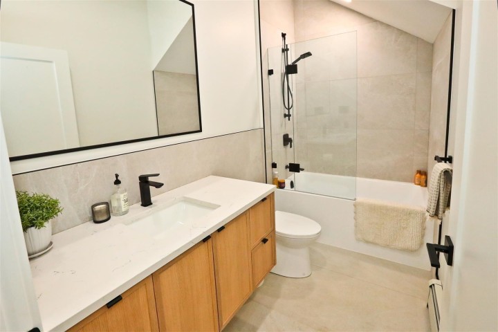 Photo 18 at 4015 Victoria Drive, Victoria VE, Vancouver East