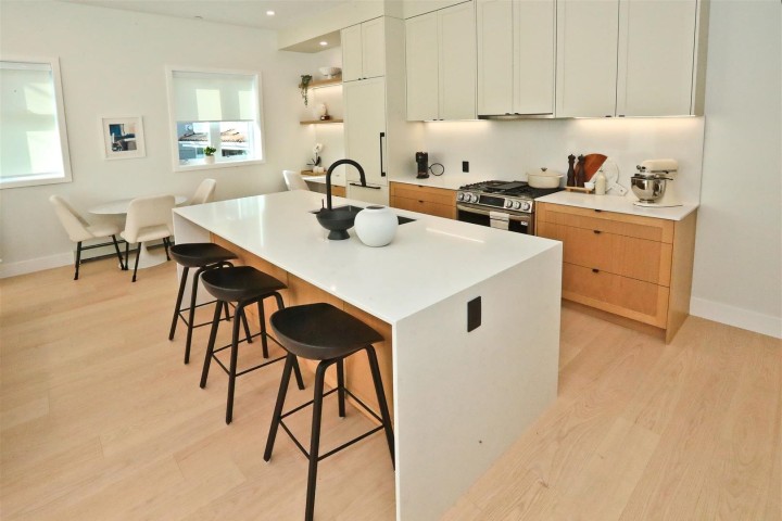 Photo 4 at 4015 Victoria Drive, Victoria VE, Vancouver East