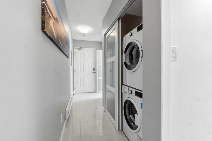 Photo 23 at 402 - 3505 W Broadway, Kitsilano, Vancouver West