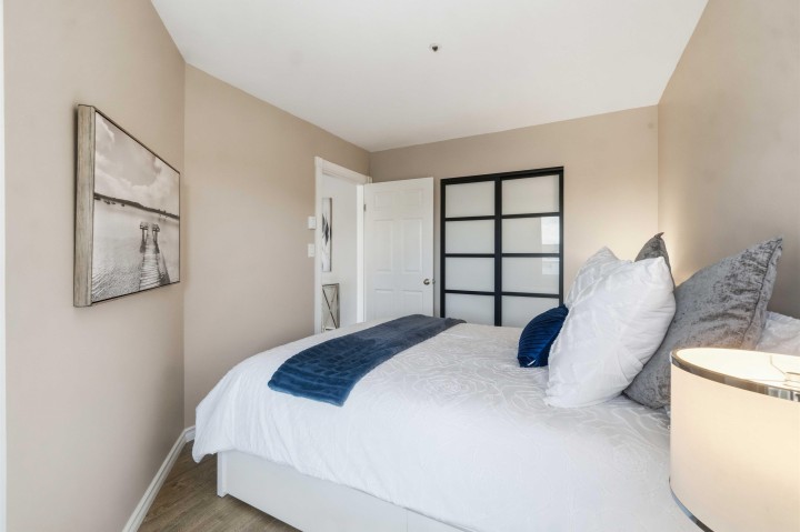 Photo 17 at 402 - 3505 W Broadway, Kitsilano, Vancouver West