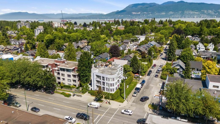 Photo 28 at 402 - 3505 W Broadway, Kitsilano, Vancouver West