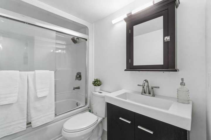 Photo 24 at 402 - 3505 W Broadway, Kitsilano, Vancouver West