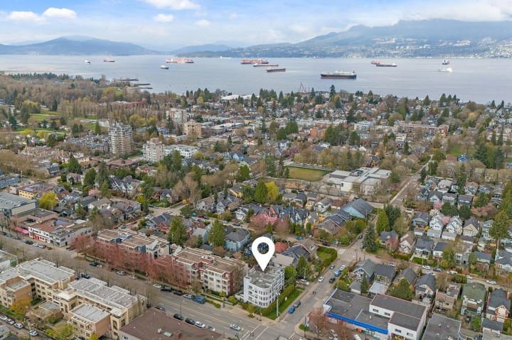 Photo 38 at 402 - 3505 W Broadway, Kitsilano, Vancouver West