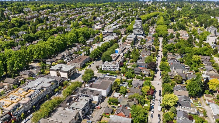 Photo 33 at 402 - 3505 W Broadway, Kitsilano, Vancouver West