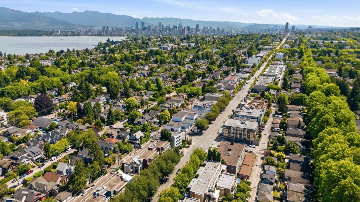Photo 29 at 402 - 3505 W Broadway, Kitsilano, Vancouver West