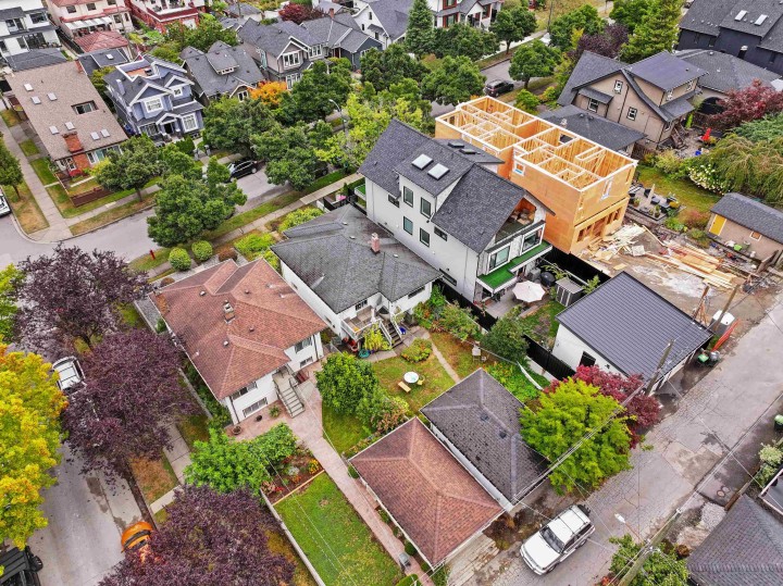 Photo 6 at 2608 E 4th Avenue, Renfrew VE, Vancouver East