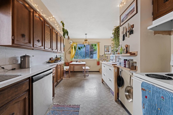 Photo 17 at 2608 E 4th Avenue, Renfrew VE, Vancouver East