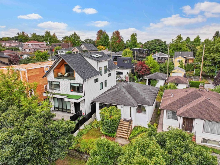 Photo 12 at 2608 E 4th Avenue, Renfrew VE, Vancouver East
