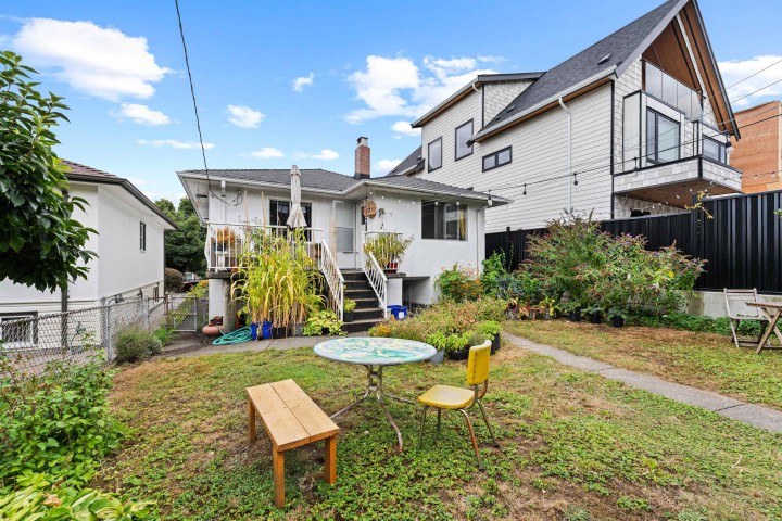 Photo 3 at 2608 E 4th Avenue, Renfrew VE, Vancouver East