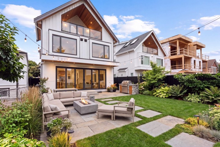 Photo 10 at 2608 E 4th Avenue, Renfrew VE, Vancouver East