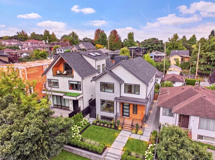 Photo 11 at 2608 E 4th Avenue, Renfrew VE, Vancouver East