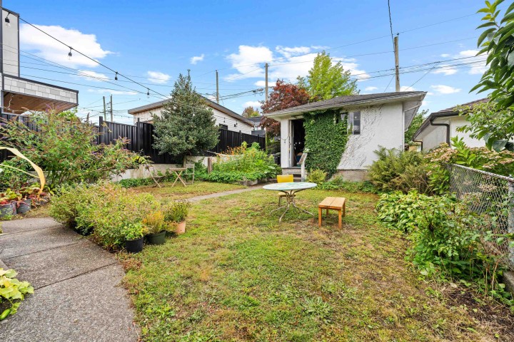 Photo 4 at 2608 E 4th Avenue, Renfrew VE, Vancouver East