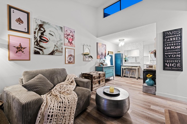 Photo 2 at 401 - 2173 W 6 Avenue, Kitsilano, Vancouver West