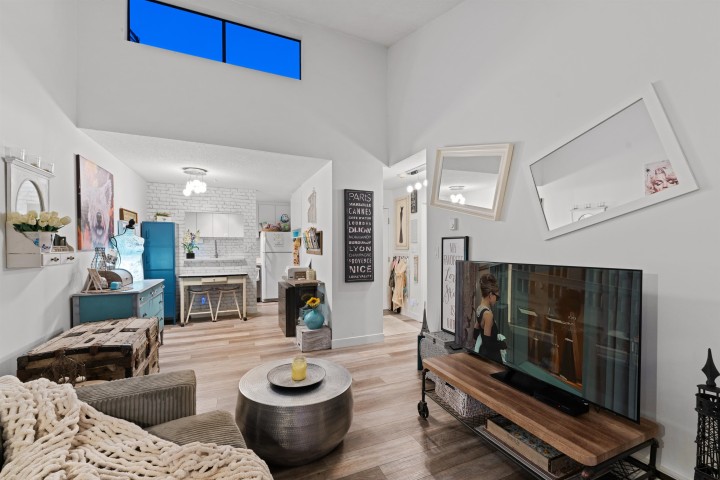 Photo 1 at 401 - 2173 W 6 Avenue, Kitsilano, Vancouver West