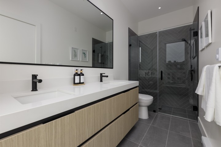 Photo 10 at 210 - 2235 E Broadway, Grandview Woodland, Vancouver East