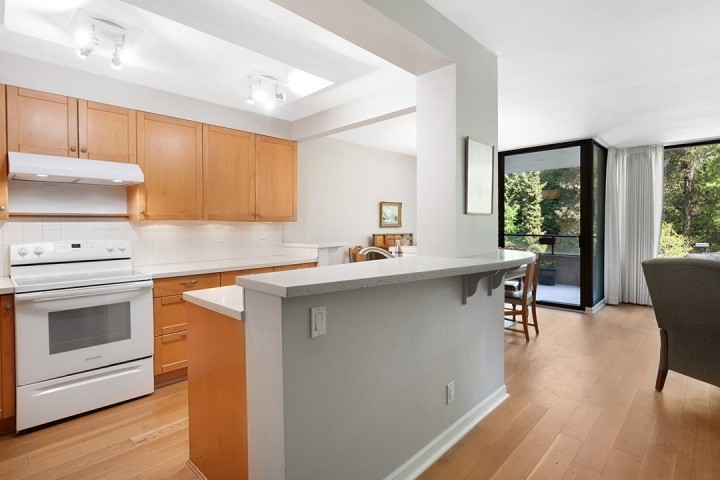 Photo 3 at 309 - 4101 Yew Street, Quilchena, Vancouver West