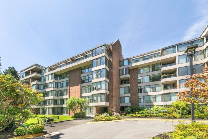 Photo 1 at 309 - 4101 Yew Street, Quilchena, Vancouver West