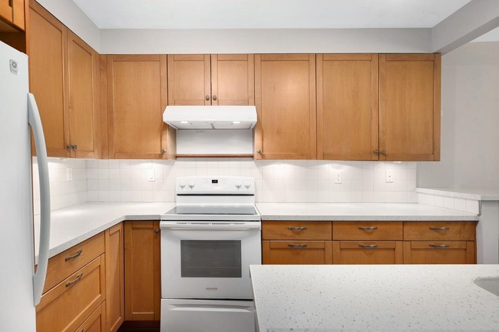 Photo 10 at 309 - 4101 Yew Street, Quilchena, Vancouver West