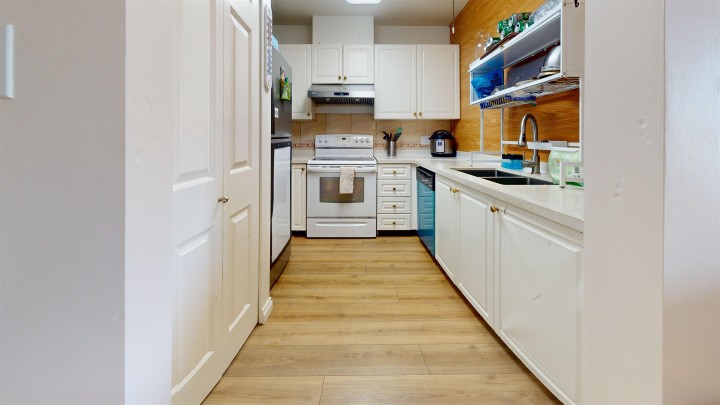 Photo 13 at 309 - 2677 E Broadway, Renfrew VE, Vancouver East