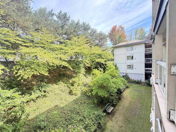 Photo 3 at 309 - 2677 E Broadway, Renfrew VE, Vancouver East